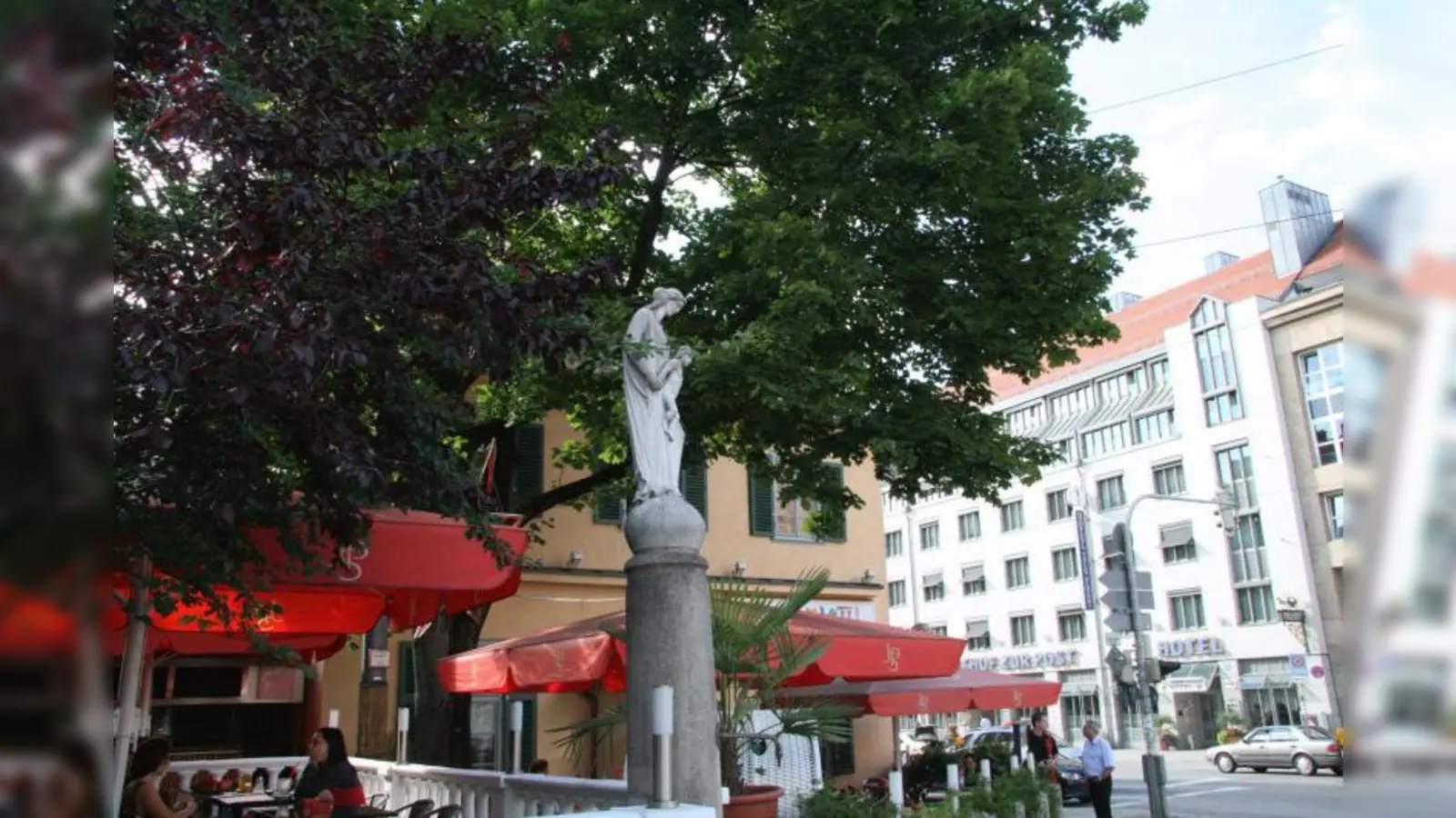 Der Marienbrunnen von Arwed Peterson war eingelagert und kommt nun zurück, allerdings nicht seitlich auf den Platz. Der neue Standort ist mitten in der Mitte geplant. (Foto: us/archiv)