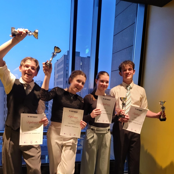 Carla Preuhs und Louis Schraml landeten auf Platz 5 und Liya Henke und Maximilian Schraml erreichten Platz 7 beim Worldcup in Lilleström.  (Foto: Boogie Magic's)