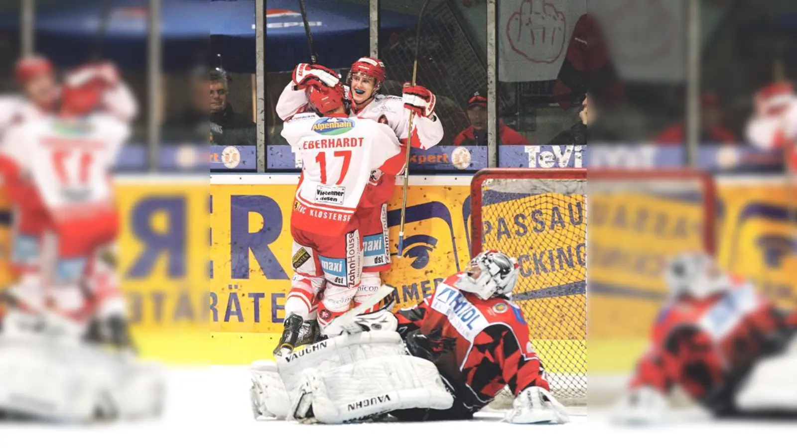 Markus Eberhardt, hier mit Ryan Guentzel: Junge Talente wie Eberhardt werden auch nächste Saison wieder einen guten Teil des Teams ausmachen.	 	 (Foto: smg/STOCK4press)