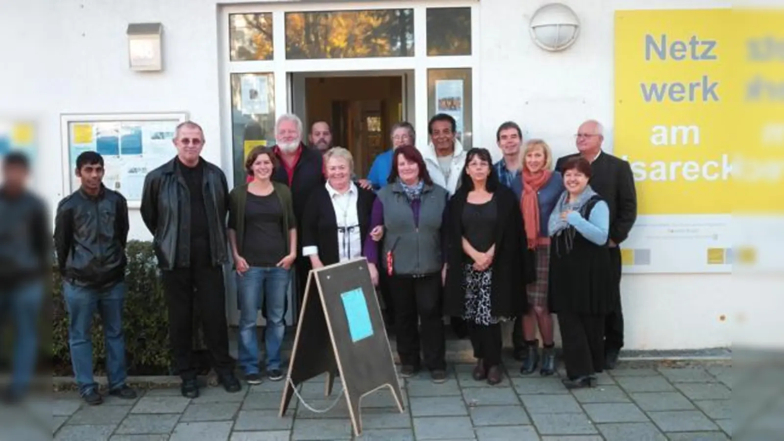 Engagierte Bürger im »Netzwerk am Isareck« mit der neuen Projektleitung Andrea Schanzenbach (dritte von links).	 (Foto: Clemens Crone)