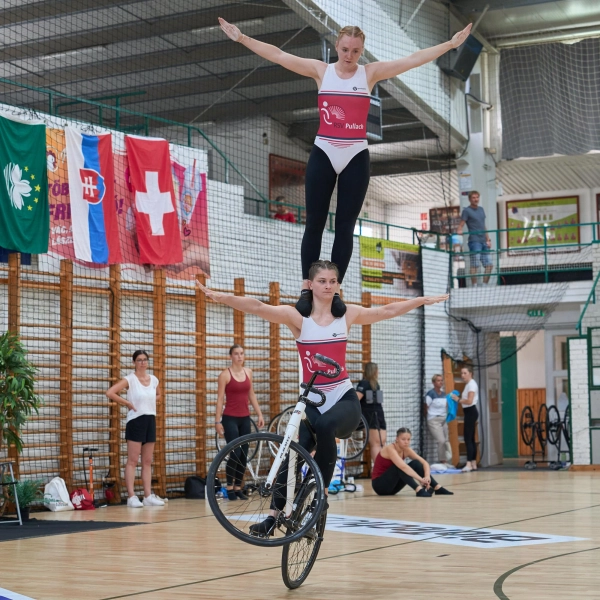 Katharina Hupfauer (unten) und Sabine Tausch (oben). (Foto: Daniel Kratschmar)