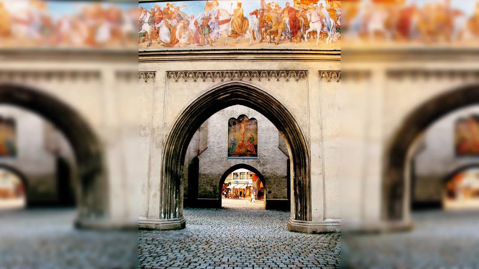 Ehemals wichtiges Tor zur Stadt München: das Isartor, wieder frisch restauriert.	 (Foto: VA)