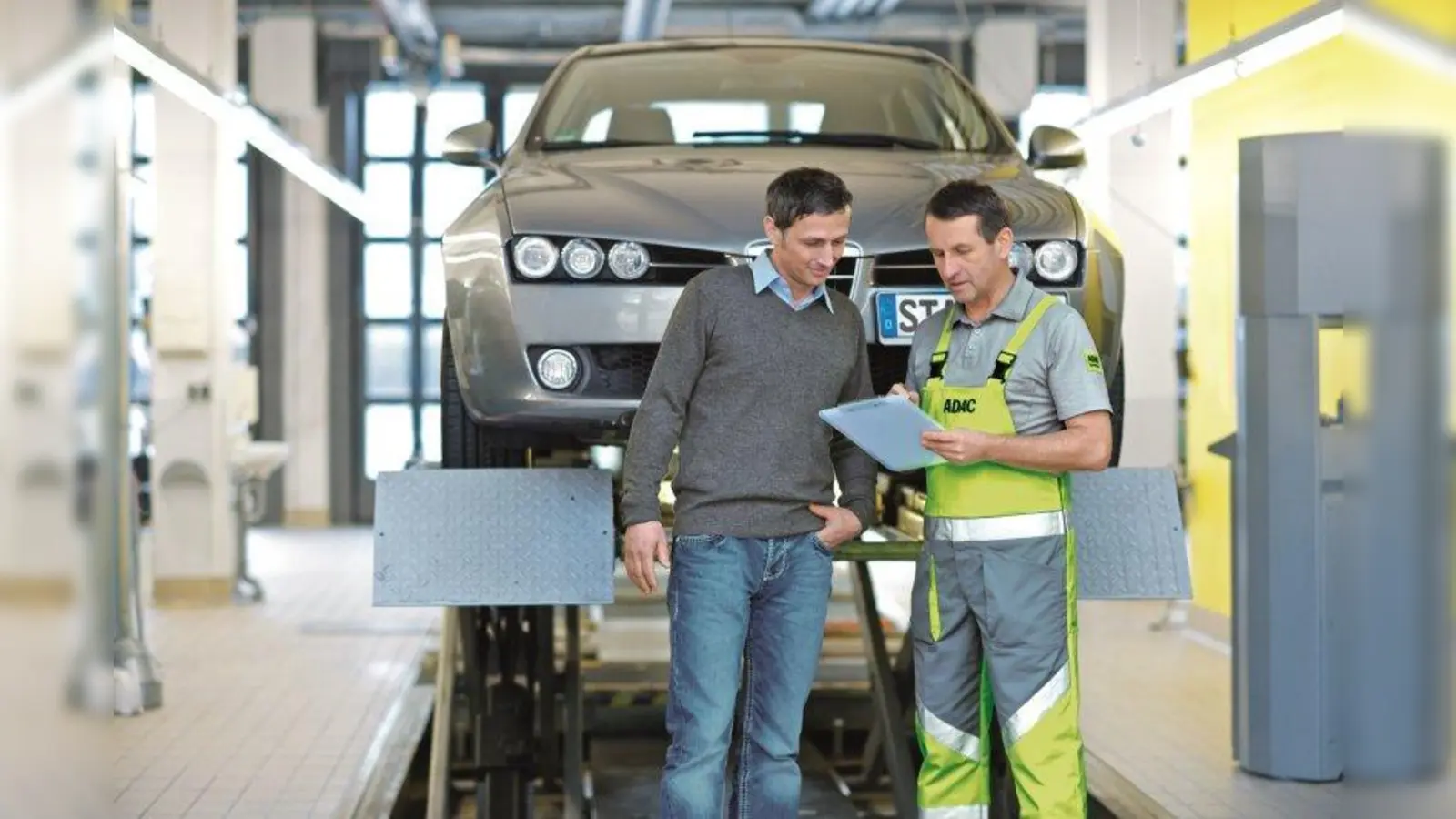 Machen Sie Ihr Auto startklar mit einem Urlaubsfit- und Klimacheck im ADAC Prüfzentrum München. (Foto: ADAC)