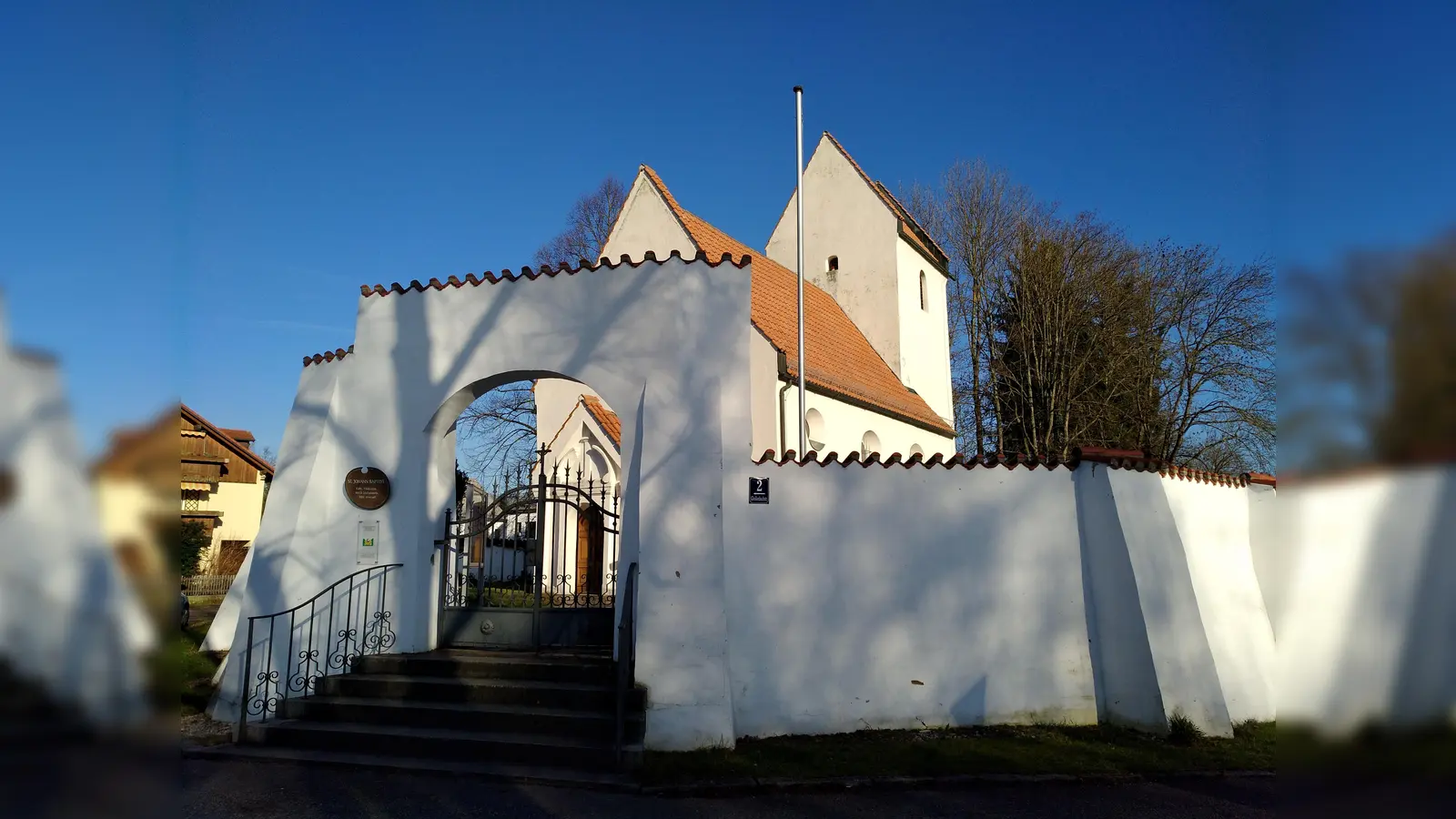 Bei einem Spaziergang am 16. Oktober erkunden die Teilnehmer Johanneskirchen und seine alte Dorfkirche. Auch sonst gibt es im Nordosten viel zu entdecken. (Foto: ahi/Archiv)