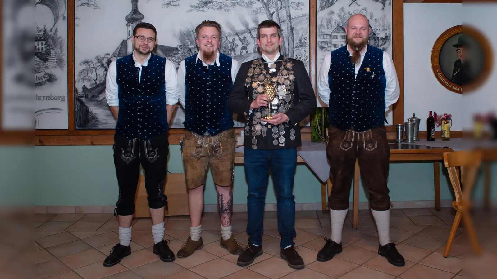 2. Schützenmeister Philipp Kapsreiter, Vize-König Stefan Kawnik, Schützenkönig Axel Weidhaas und Sportleiter Andreas Kawnik (v.l.) bei der Jahresabschlussfeier. (Foto: FSG-Starnberg/ J. Schwarzbach)