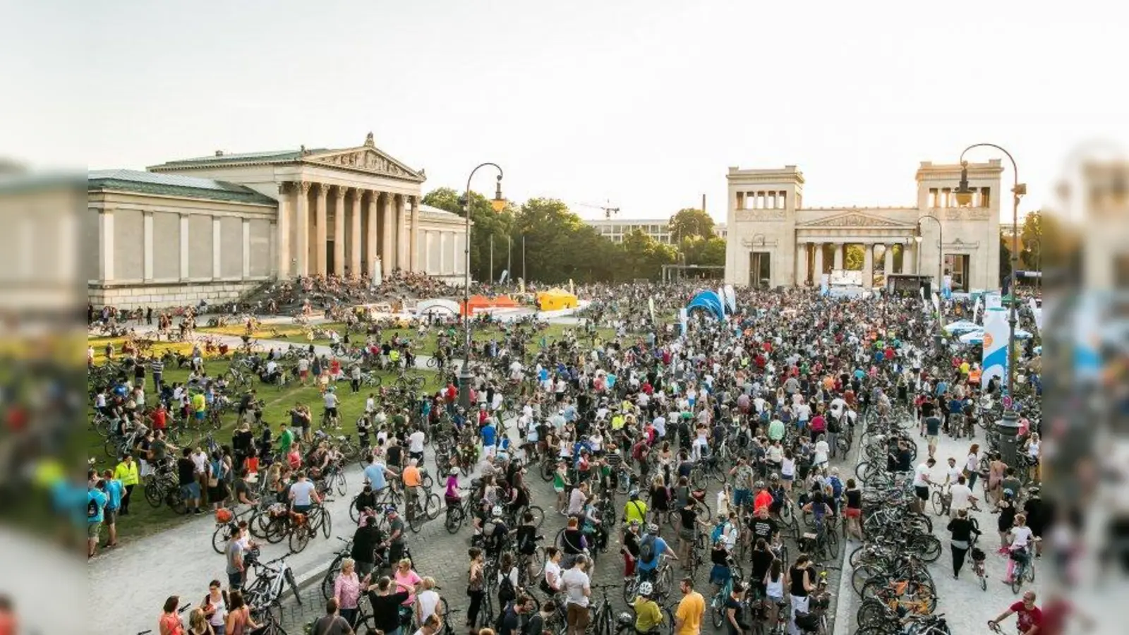 Vergangenes Jahr nahmen über 16.000 Menschen an der Radlnacht teil. (Foto: Andreas Schebesta)
