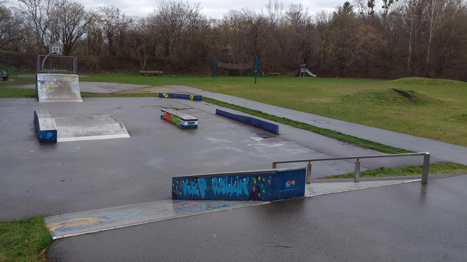 Die Jugendspielfläche an der Triebstraße, Ecke Bingener Straße, soll umgestaltet werden. Kinder und Jugendliche haben ihre Ideen eingebracht. (Archivbild: bas)