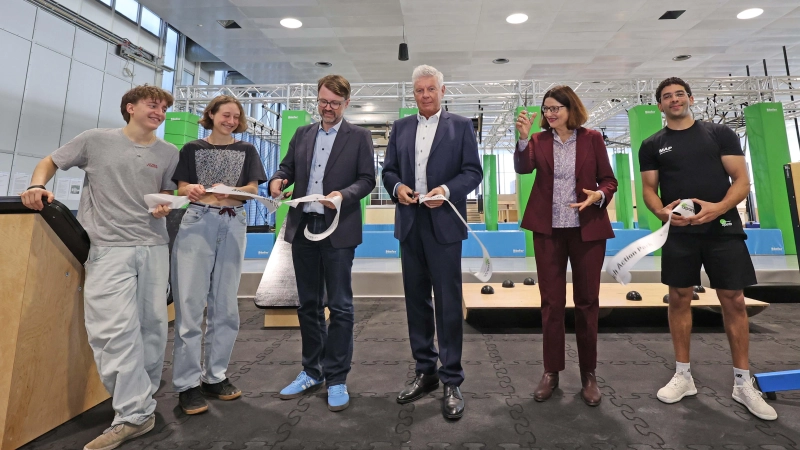 Oberbürgermeister Dieter Reiter (Mitte), Sportreferent Florian Kraus und Olympiapark-Chefin Marion Schöne eröffneten den Munich Action Park. (Foto: Michael Nagy/ Presseamt)