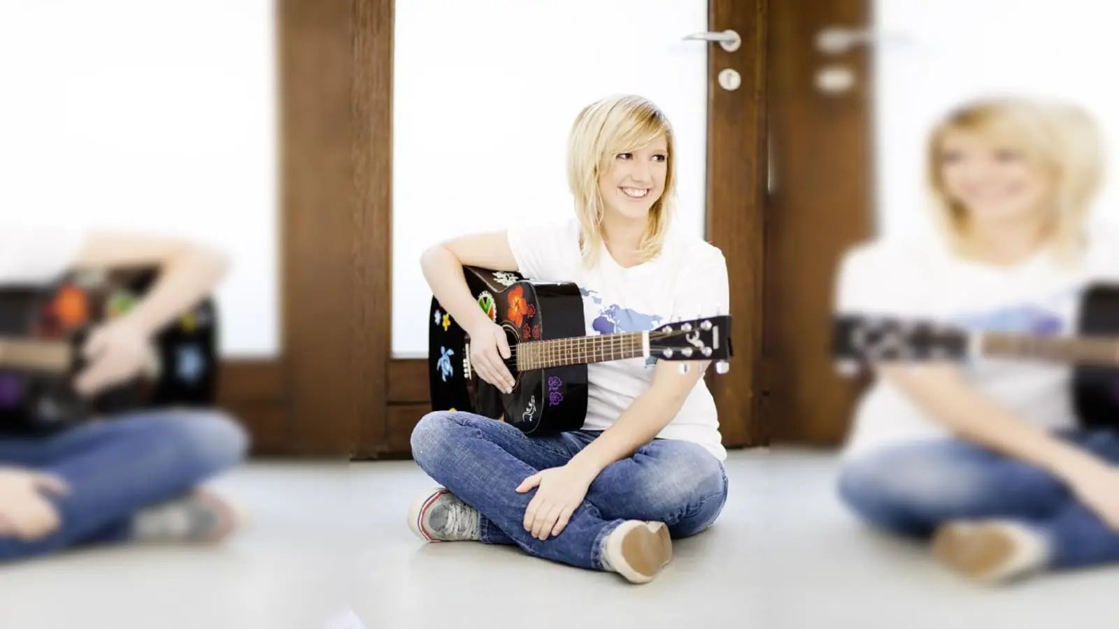 Jung, blond, bayerisch: Claudia Koreck.  (Foto: VA)