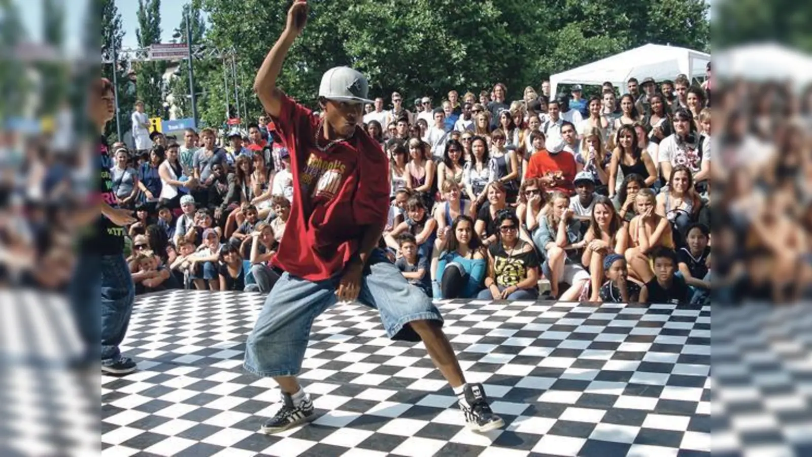 Schule aus, Show an: Gleich nach der Zeugnisverleihung am letzten Schultag wird die Münchner Freiheit bei Schools over Jam zur Bühne der Jugendkultur.	 (Foto: JTB/KJR)