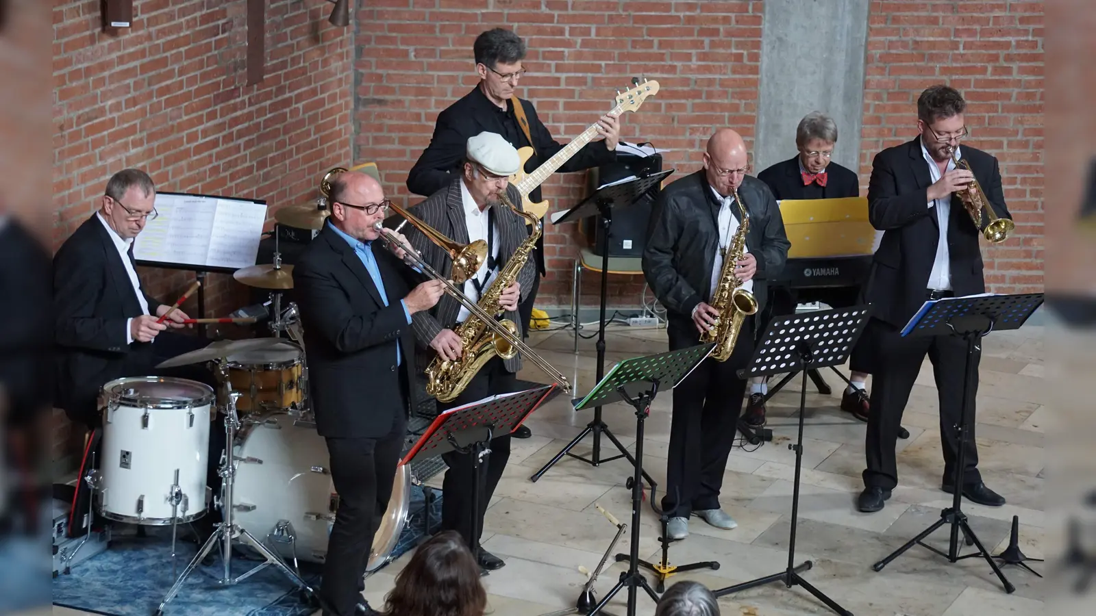 Am 20. Januar swingt der Saal von St. Philipp Neri durch die fetzigen Klänge der Combo „Seven from heaven“. (Foto: VA)