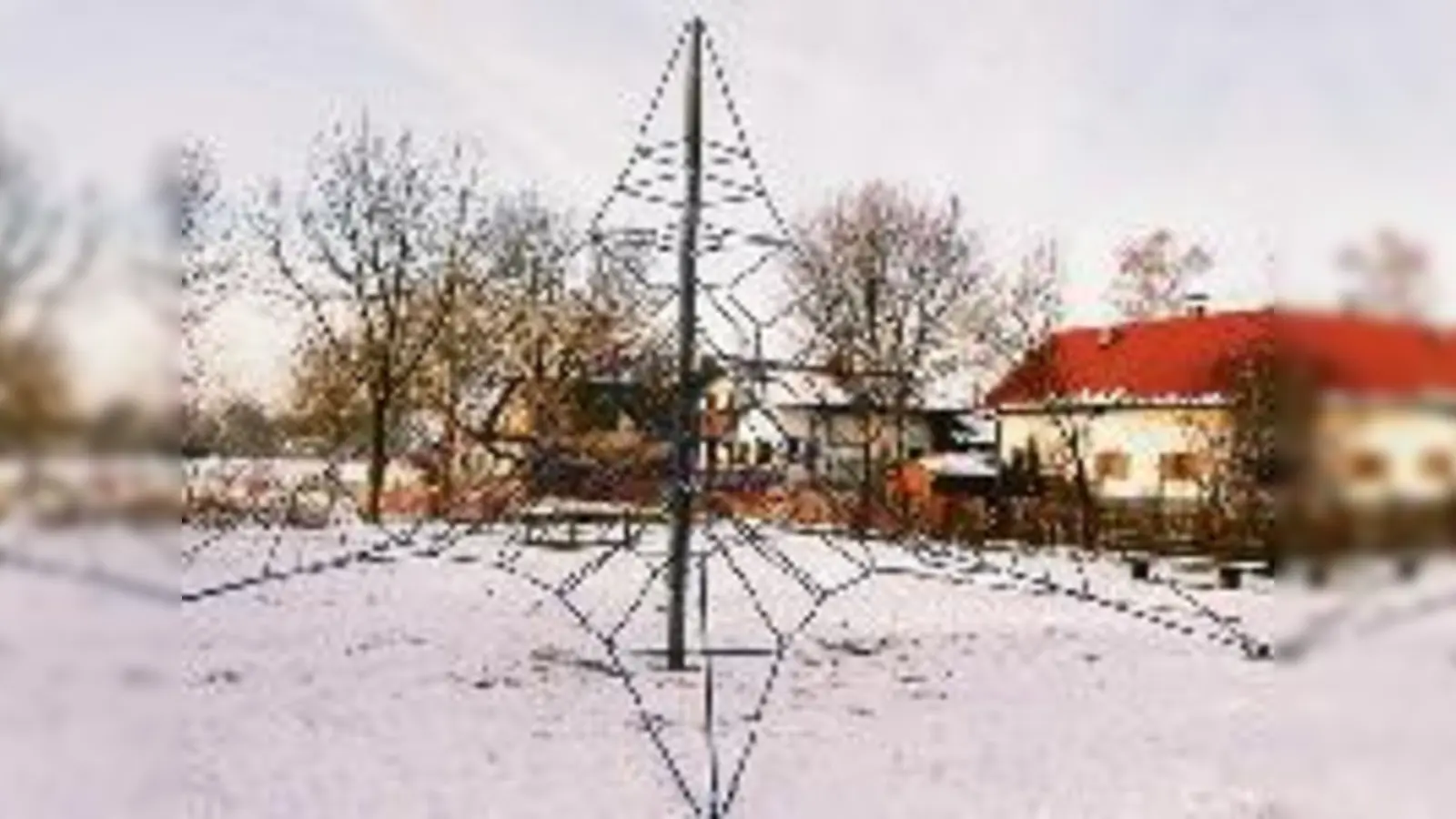 Ein sechs Meter hohes Kletternetz und eine Seilschaukel sorgen für »Sodom und Gomorrha«: Erwachsene streiten wegen Bogenhausener Spielplatz.  (Foto: maho)