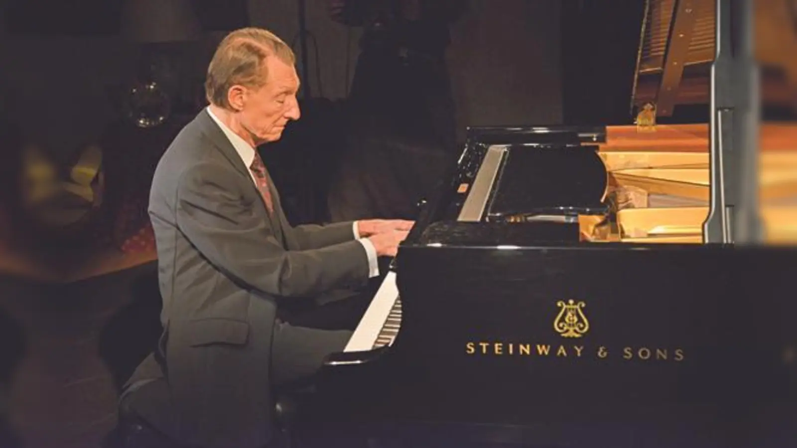 Star-Pianist Josef Bulva zu Gast in Aschheim.	 (Foto: VA)