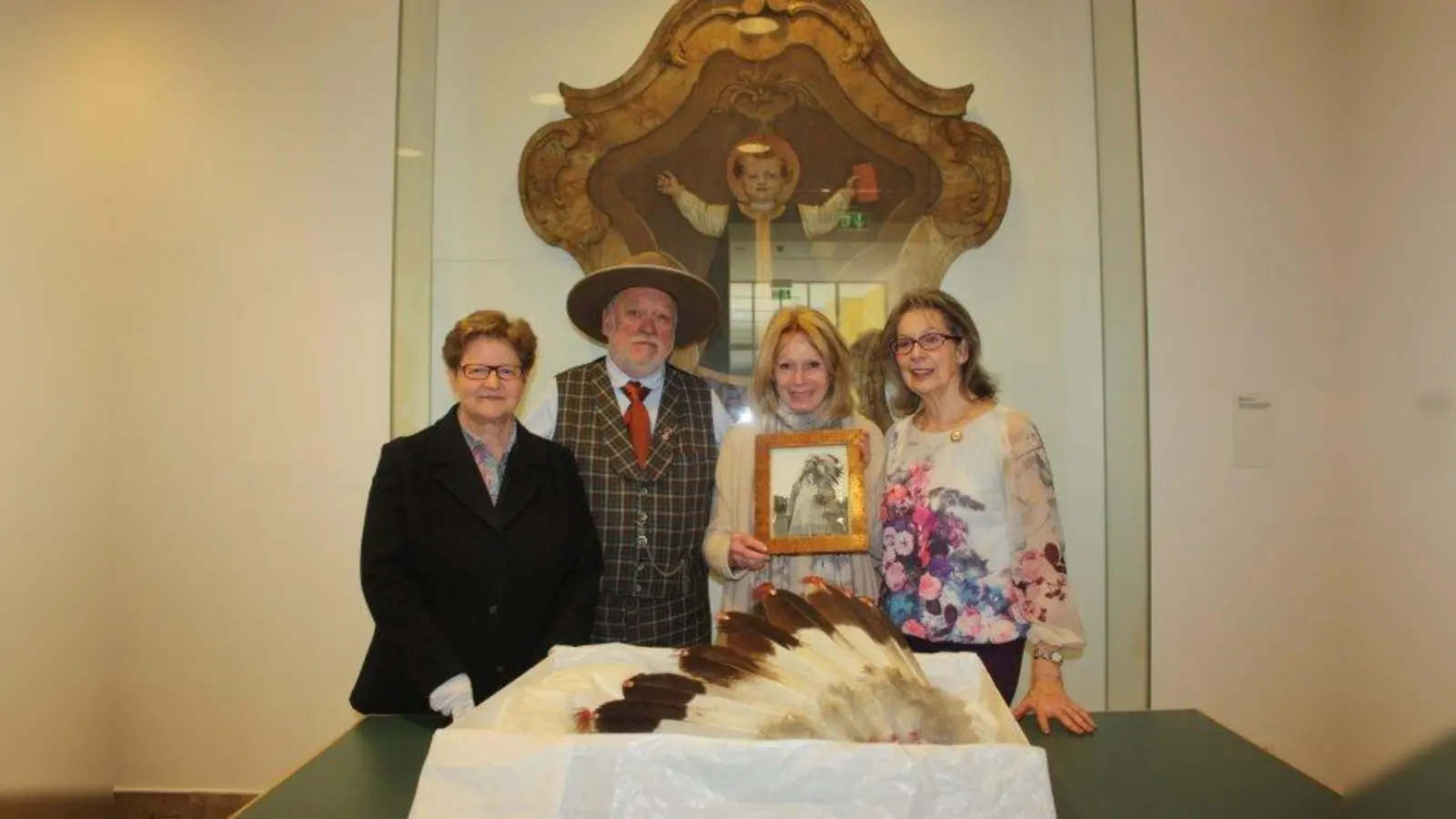 Direktorin des Stadtmuseums Dr. Isabella Fehle, Clubvorstand Herbert „Billy” Köpf, Enkelin des Clubmitgründers Fred Sommer Madeleine Sarcletti-Sommer und die Tochter des Mitgründers Herbert Sommer. (Foto: lsc)