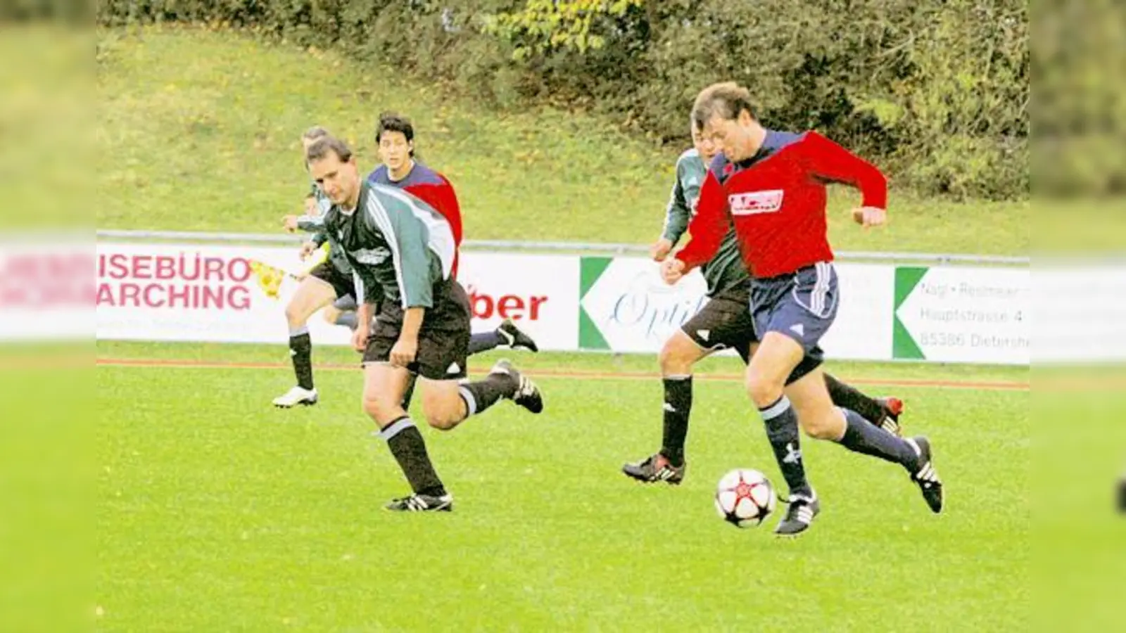 Der Mann des Tages: Leo Höfner ließ Garching mit seinem Tor zur Ligaspitze aufschließen. 	 (Foto: ba)