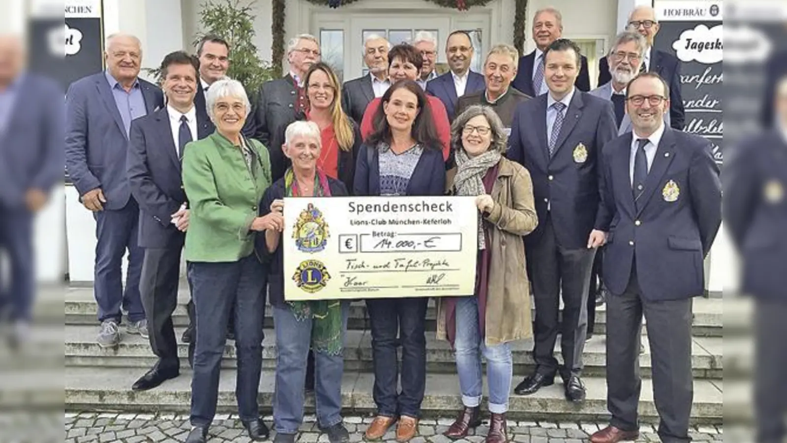 Scheckübergabe 14.000 Euro an 7 Tisch- und Tafelprojekte im Münchner Osten: Vertreter der Tisch- und Tafelprojekte und Lions Club Mitglieder.	 (Foto: oh)