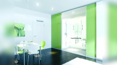 Barrierefreie Raumgestaltung ermöglicht der Tür-Assistent „Porteo”. (Foto: hlc/ dorma)