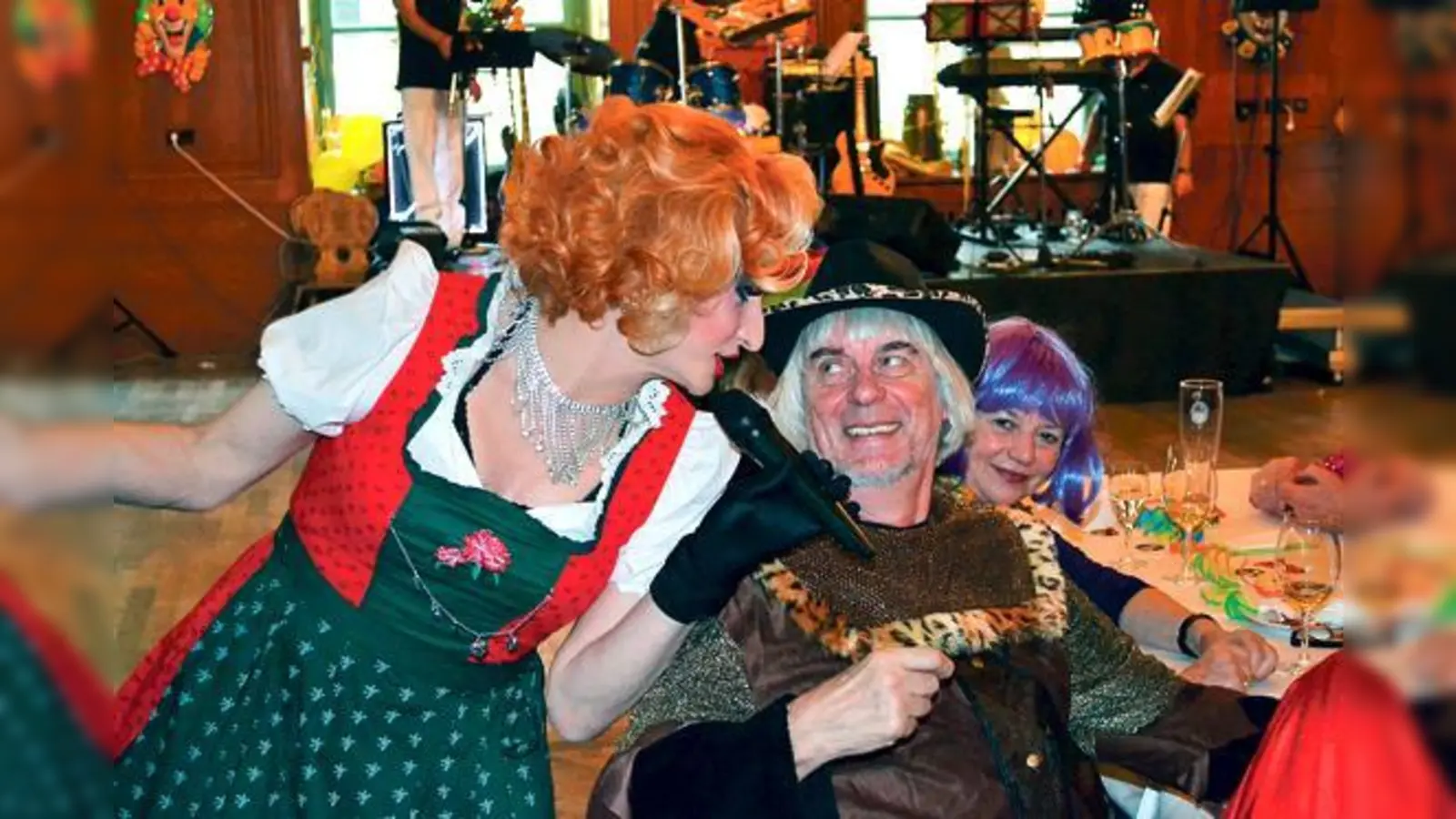 Zünftig geht es zu beim traditionellen Faschingsfest der Arbeiterwohlfahrt.	 (Foto: VA)