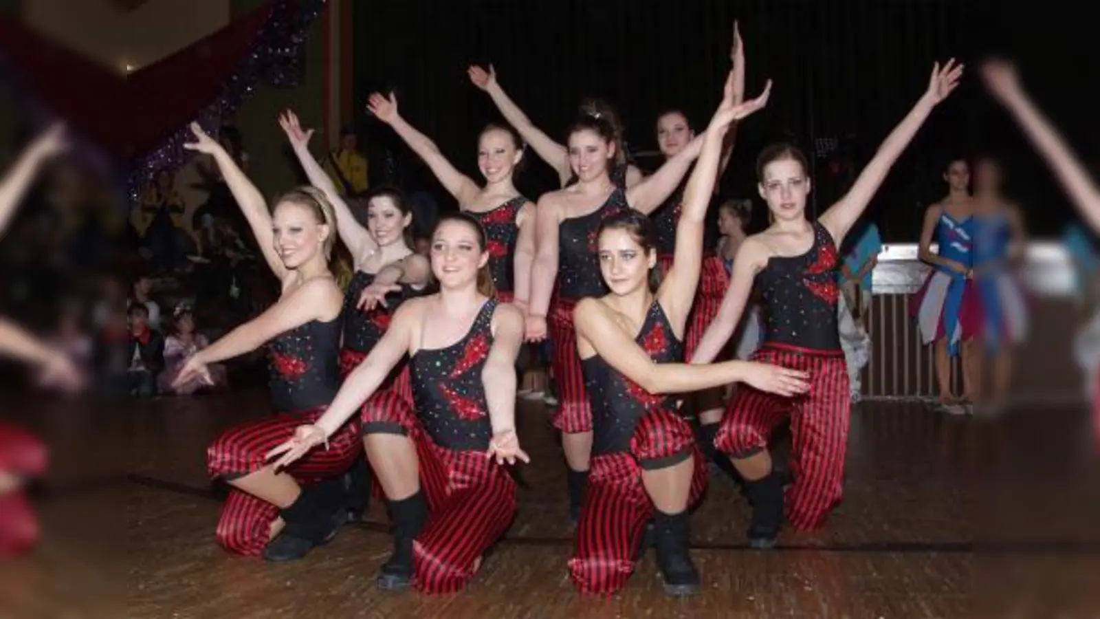 Mit ihrem super Rhythmusgefühl und ihrer charmanten Ausstrahlung boten die „Teenies“ ein klasse Showprogramm. (Foto: Eva Schraft)