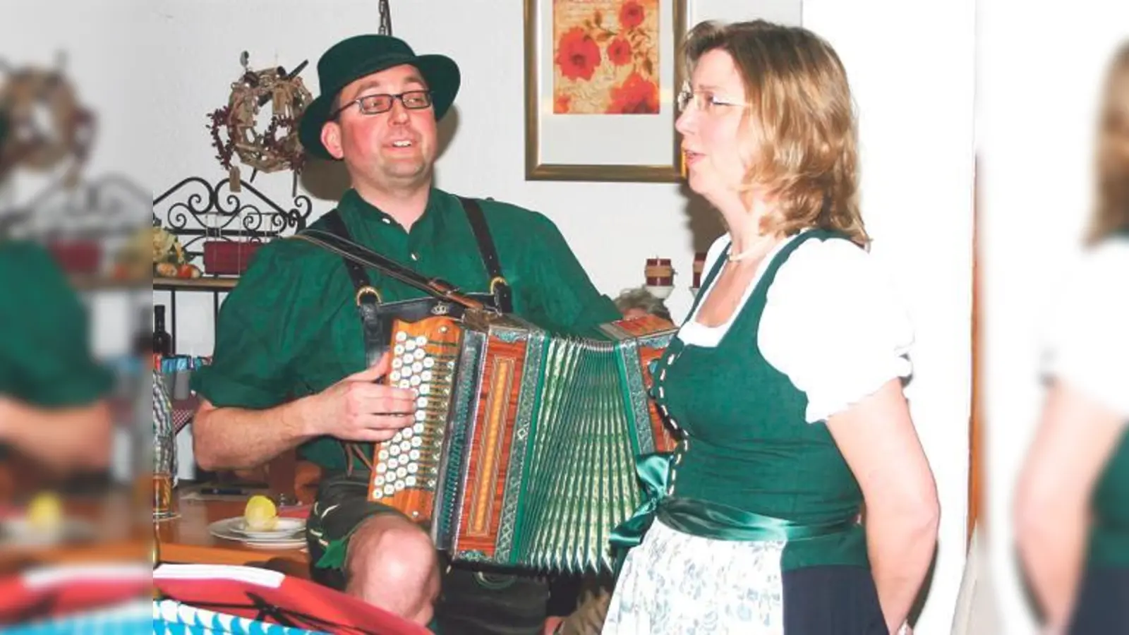 Beim 23. Josefi-Hoagarten überzeugte unter anderen das Duo »SZwoagrschoa«.	 (Foto: Rothhaupt)