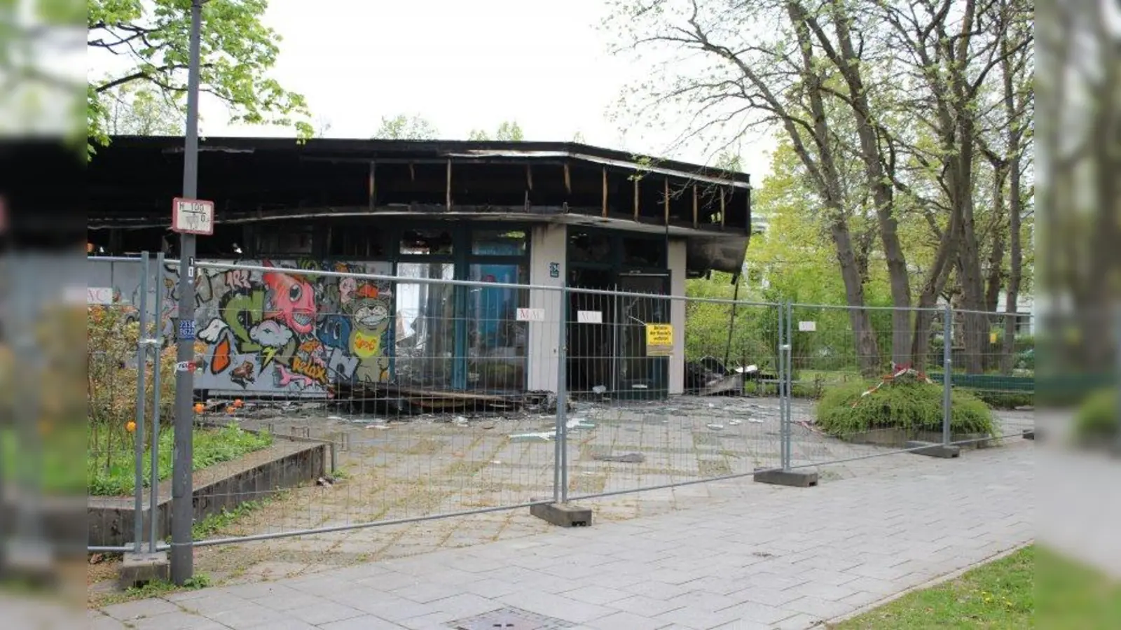 Bei einem Brand am 13. März des vergangenen Jahres wurde der Kulturpavillon vollständig zerstört. Mittlerweile ist das Gebäude abgerissen. Der geplante Neubau des ASZ dauert aber noch. (Foto: sb)