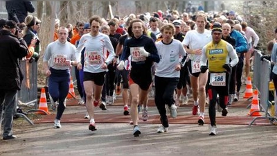 Start der Erwachsenen beim Volkslauf 2008.