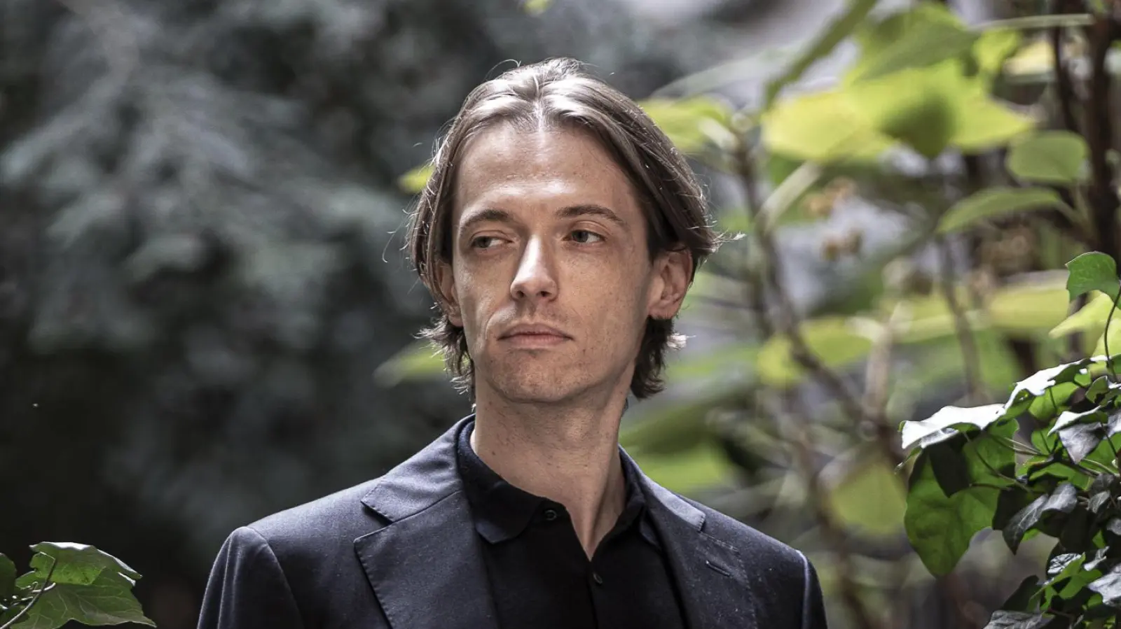 Victor Nicoara bringt dem Seefelder Publikum das Klavierwerk von Ferruccio Busoni nahe.  (Foto: © Bernd schoenbeger)