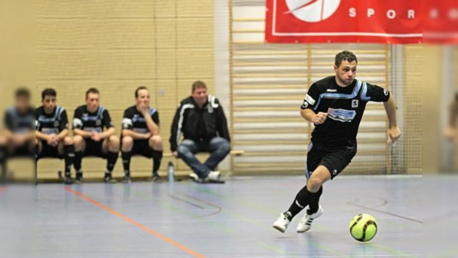 Will in Höhenkirchen in der Halle zaubern: der TSV 1860 München III.  (Foto: A. Wild)