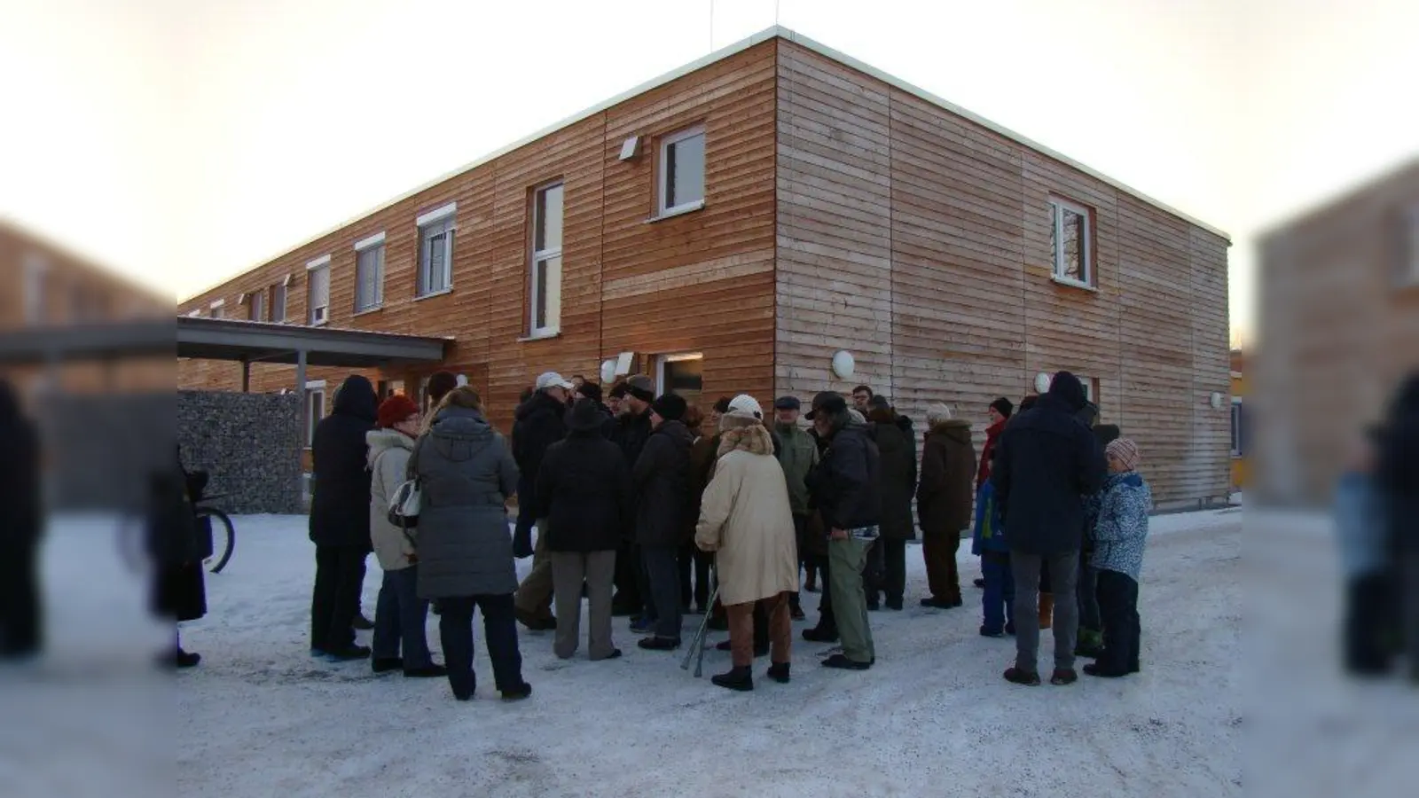 Großes Interesse hatten die Lochhausener an der Besichtigung der Gemeinschaftsunterkunft. (Foto: pst)