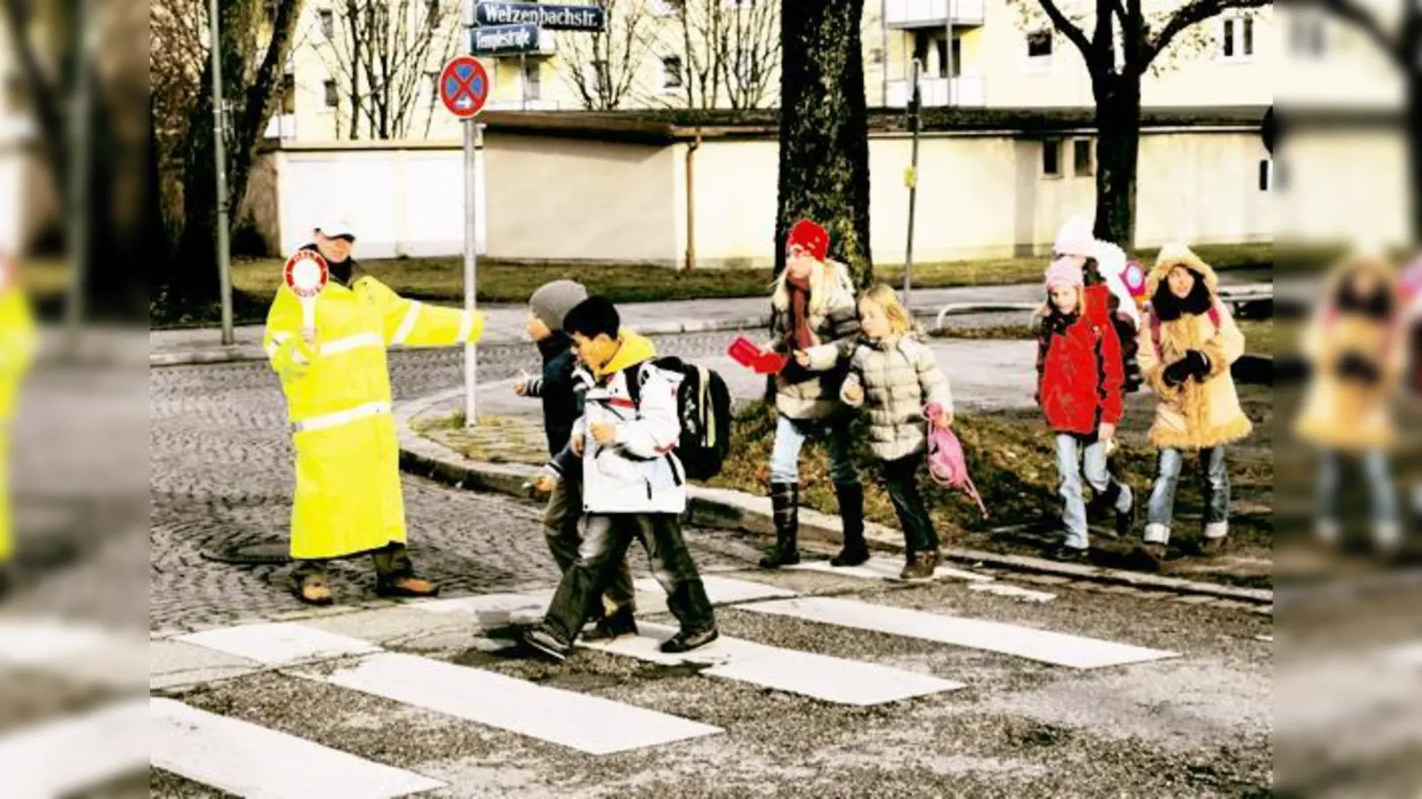 Acht Jahre war Maria Hilbig ehrenamtlich als Schulweghelferin in Moosach tätig. 	 (Foto: Privat)