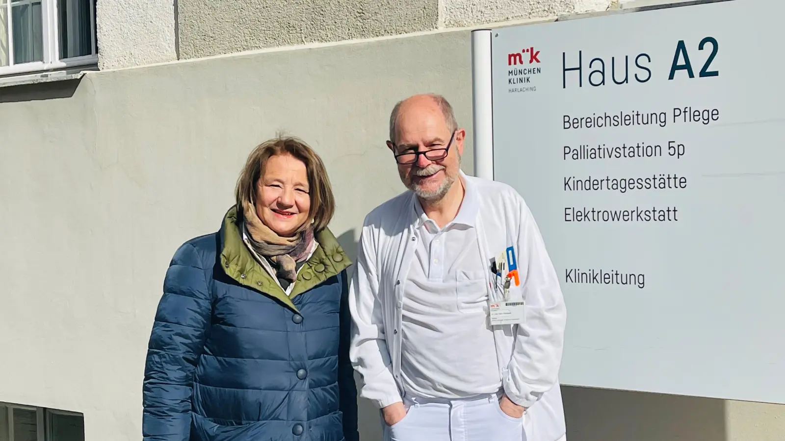 Verena Gräfin von Plettenberg und Dr. Hans Pohlmann engagieren sich für den Förderverein der Palliativstation des Harlachinger Krankenhauses. Sie hoffen auf viele Besucher beim Benefizkonzert am 19. April. (Foto: hw)