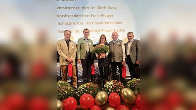 Der frisch gebackene NBH-Vorstand hat viel vor: Manfred Renner, Dr. Ulrich Ossig, Astrid Penzel-Fischer und Franz Pfluger mit dem Wahlleiter, Grasbrunns Bürgermeister Klaus Korneder (v.l.). (Foto: NbH Vaterstetten)