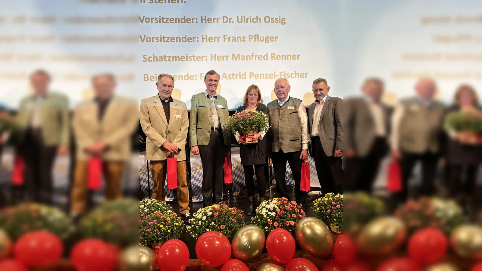 Der frisch gebackene NBH-Vorstand hat viel vor: Manfred Renner, Dr. Ulrich Ossig, Astrid Penzel-Fischer und Franz Pfluger mit dem Wahlleiter, Grasbrunns Bürgermeister Klaus Korneder (v.l.). (Foto: NbH Vaterstetten)