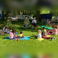Die Lesefüchse lesen wie jeden Sommer in Parks und Innenhöfen vor. (Foto: Beate Erdmann/Lesefüchse e.V.)