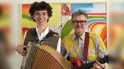 Das brasilianische Duo Pai &amp; Filho gibt ein Konzert in der Stadtbibliothek Bogenhausen. (Foto: privat)