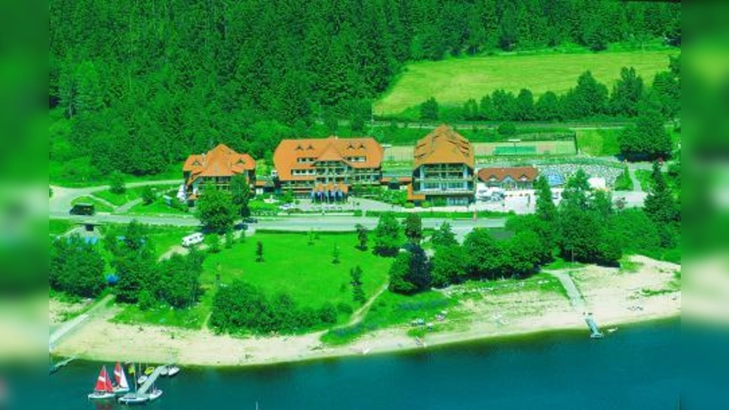 Das Wellnesshotel Auerhahn am Schluchsee. (Foto: pi)