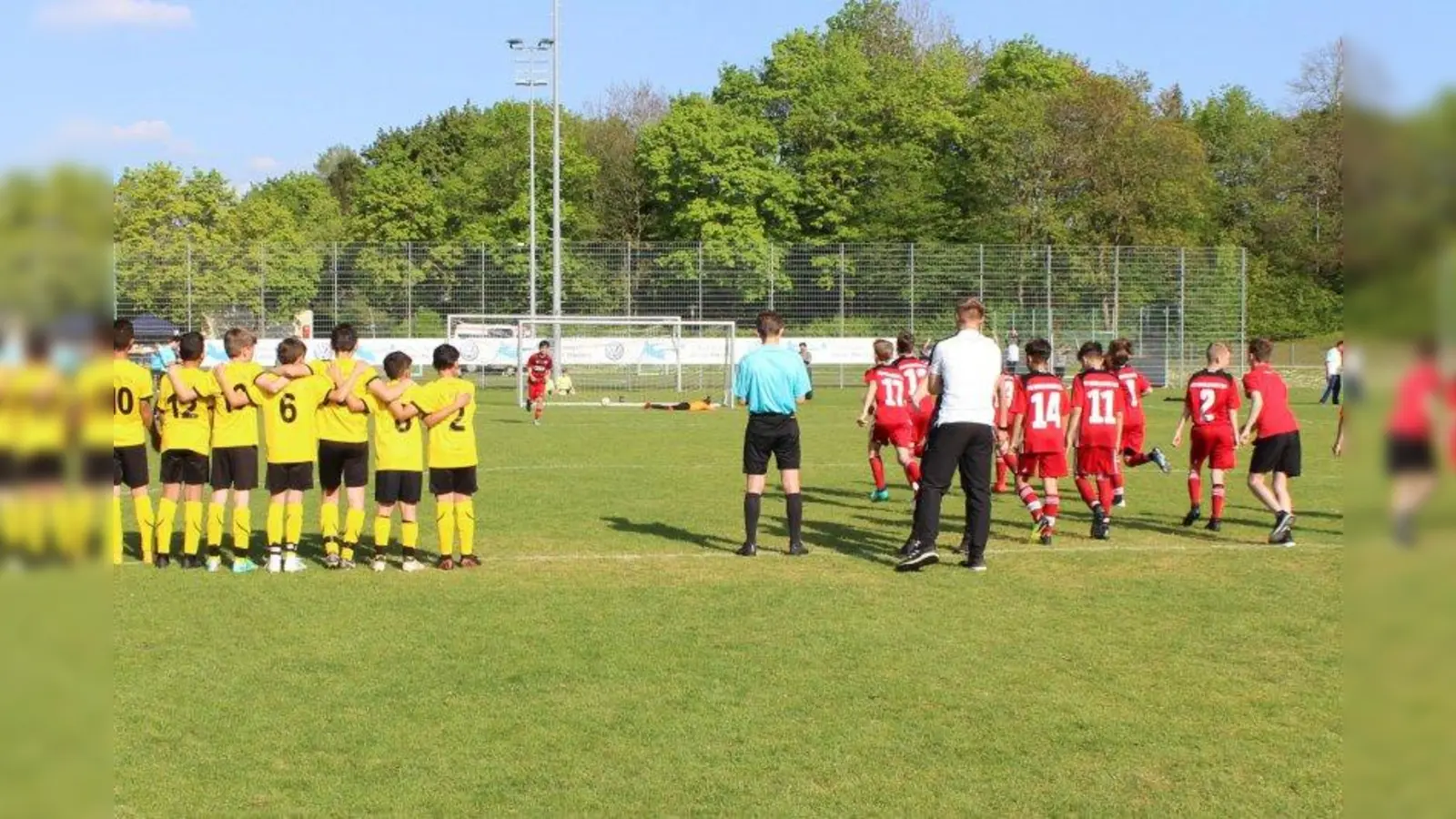 Der entscheidende Moment: Bei den U13-Junioren setzte sich der FC Ingolstadt 04 im Finale gegen SE Freising erst im Achtmeter-Schießen durch. (Foto: TSV Solln)