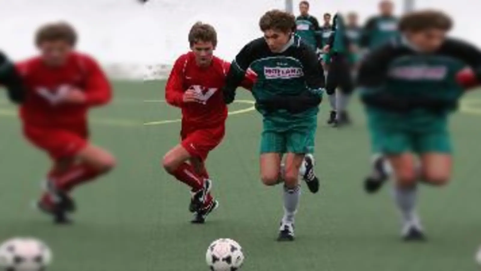 Heimstettens Stürmer Stefan Hock schoss in der Vorbereitung fünf Tore. Links: Grünwalds Patrick  (Baum.Foto: Verein)