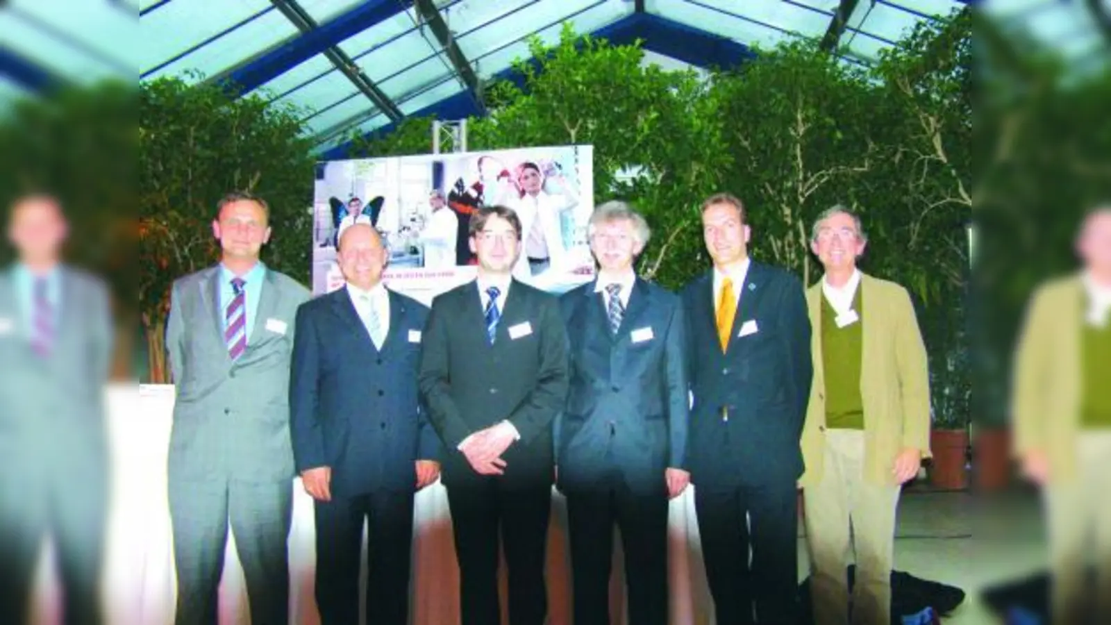 Die Teilnehmer der Diskussionsrunde „Qualifizierung als Erfolgsfaktor”: (v.l.) Dr. Roland Geres, Rainer Bomba, Moderator Nikolaus Förster (Chefredakteur des Wirtschaftsmagazins „Impulse”), Ulfried Müller, Jörg Sutter und Prof. Dr. Ulrich Stimming. (Foto: pi)