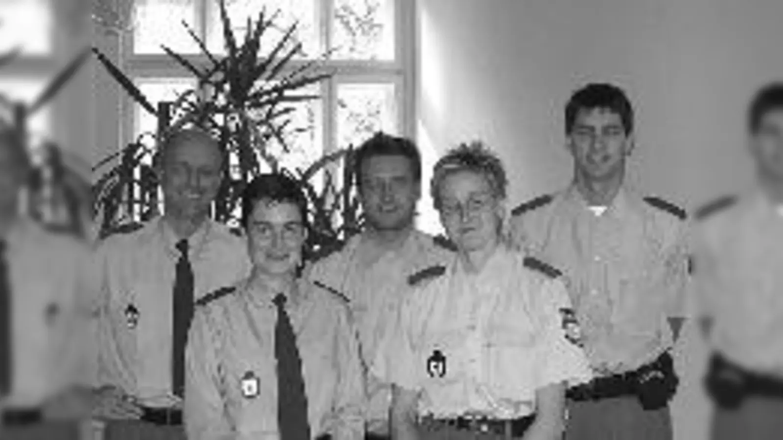 V. l. n. r.: Leiter der Polizeiinspektion und vier der fünf »Neuen«: Roland Helmig, Daniela Hand, Mario Cosic, Kerstin Brauner, Florian Weber, Bettina Skoppek fehlte beim Fototermin.	 (Foto: Privat)
