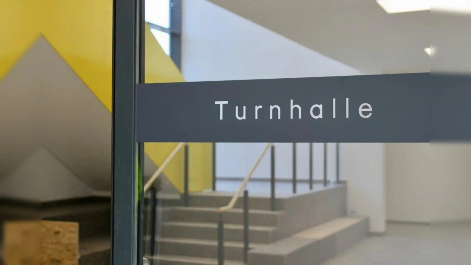 Kleine Verzögerung: statt nach den Sommerferien ist die neue Planegger Turnhalle erst nach den Allerheiligenferien nutzbar. Sportvereine müssen sich allerdings noch länger gedulden. (Foto: us)