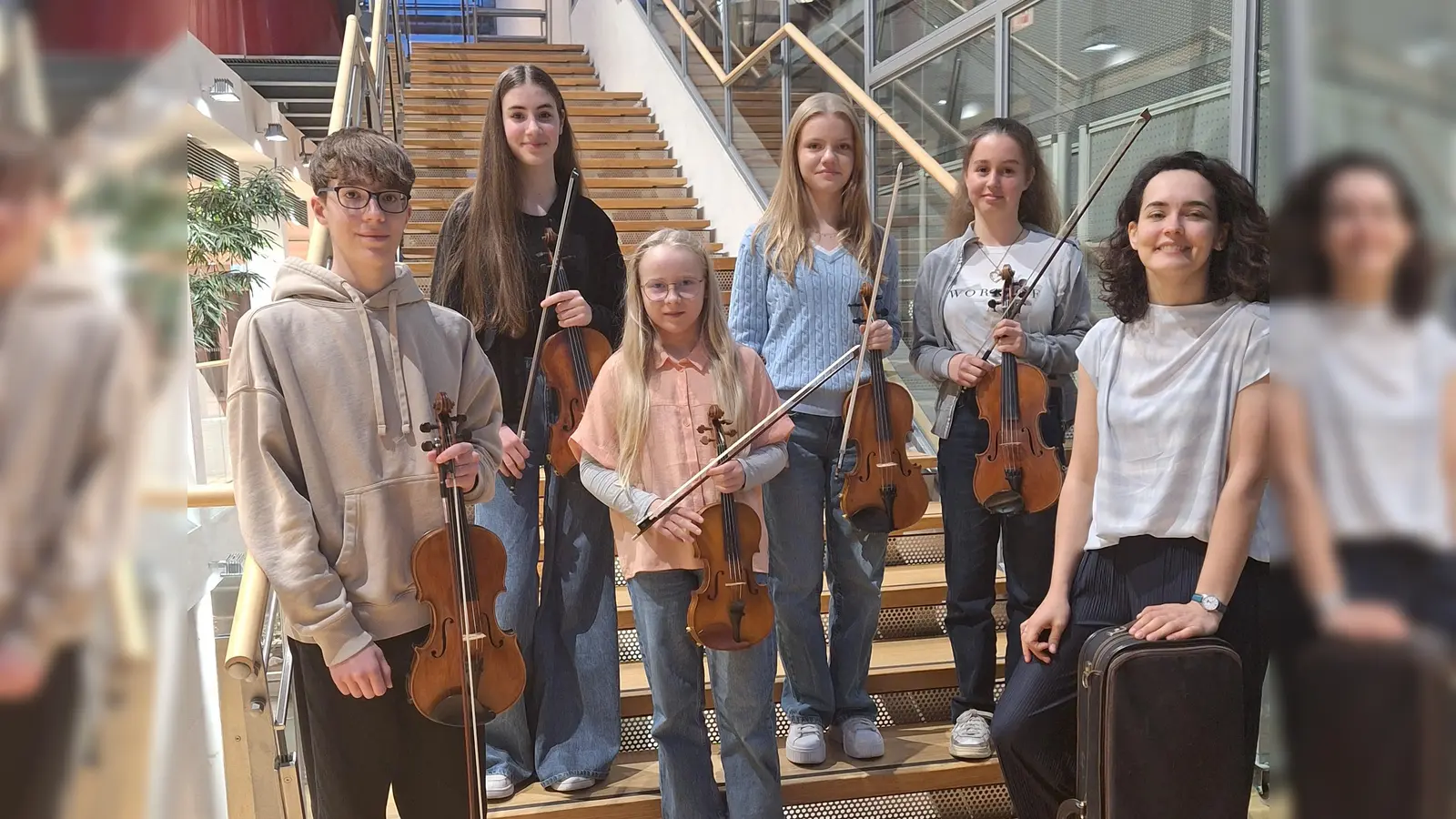 Fünf glückliche Schüler und Schülerinnen erhielten die Chance auf eine Meisterstunde mit Alena Baeva. (Foto: Stadthalle Germering)