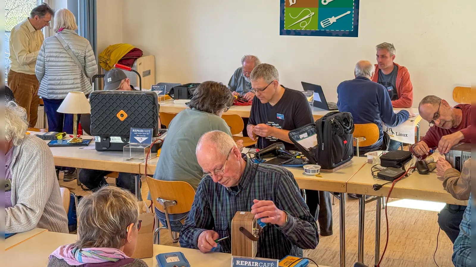 Das Ramersdorfer Repair-Café ist eines der größten regionalen Repair-Cafés in Bayern. (Foto: Michael Himmelstoß)