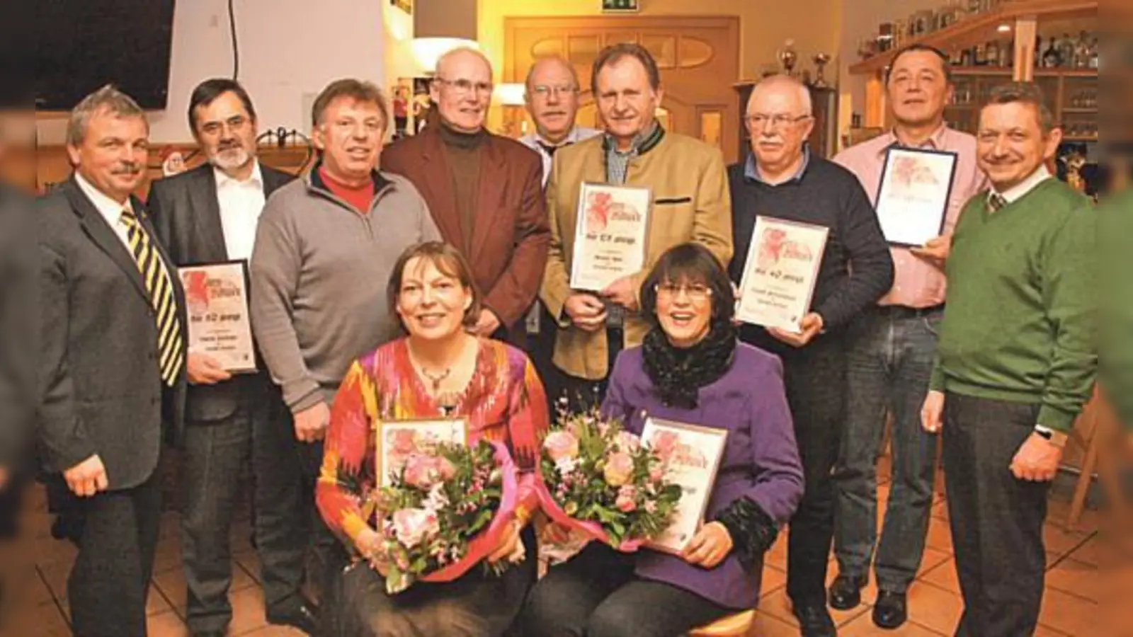 Die TSV Mitglieder bekamen eine Ehrenurkunde für ihre langjährige Vereinstreue. 	 (Foto: privat)