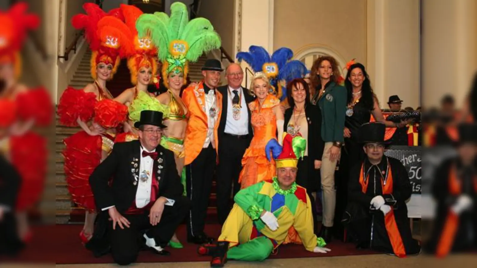 Franz Maget und Diana Stachowitz mit dem Moosacher Faschingsclub. 	 (Foto: sl)