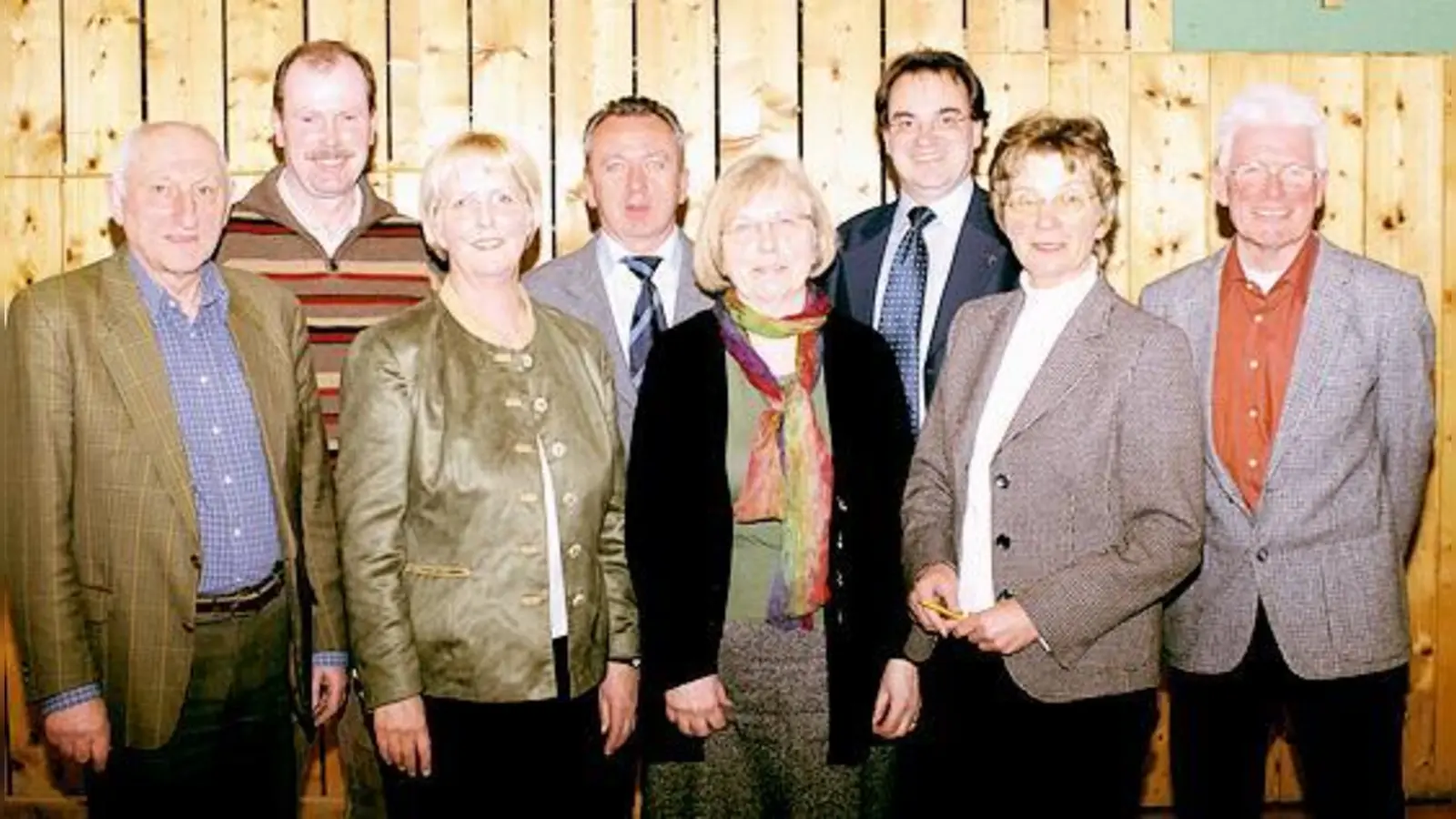 Der neue Vorstand der Nachbarschaftshilfe Kirchseeon.  (Foto: Privat)