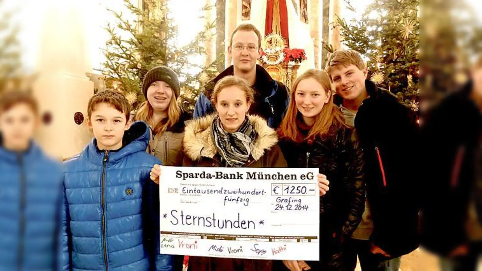Grafinger Ministranten sammeln beim Klopf-o-geh 1.250 Euro für die Benefizaktion »Sternstunden« des Bayerischen Rundfunks.	 (Foto: privat)