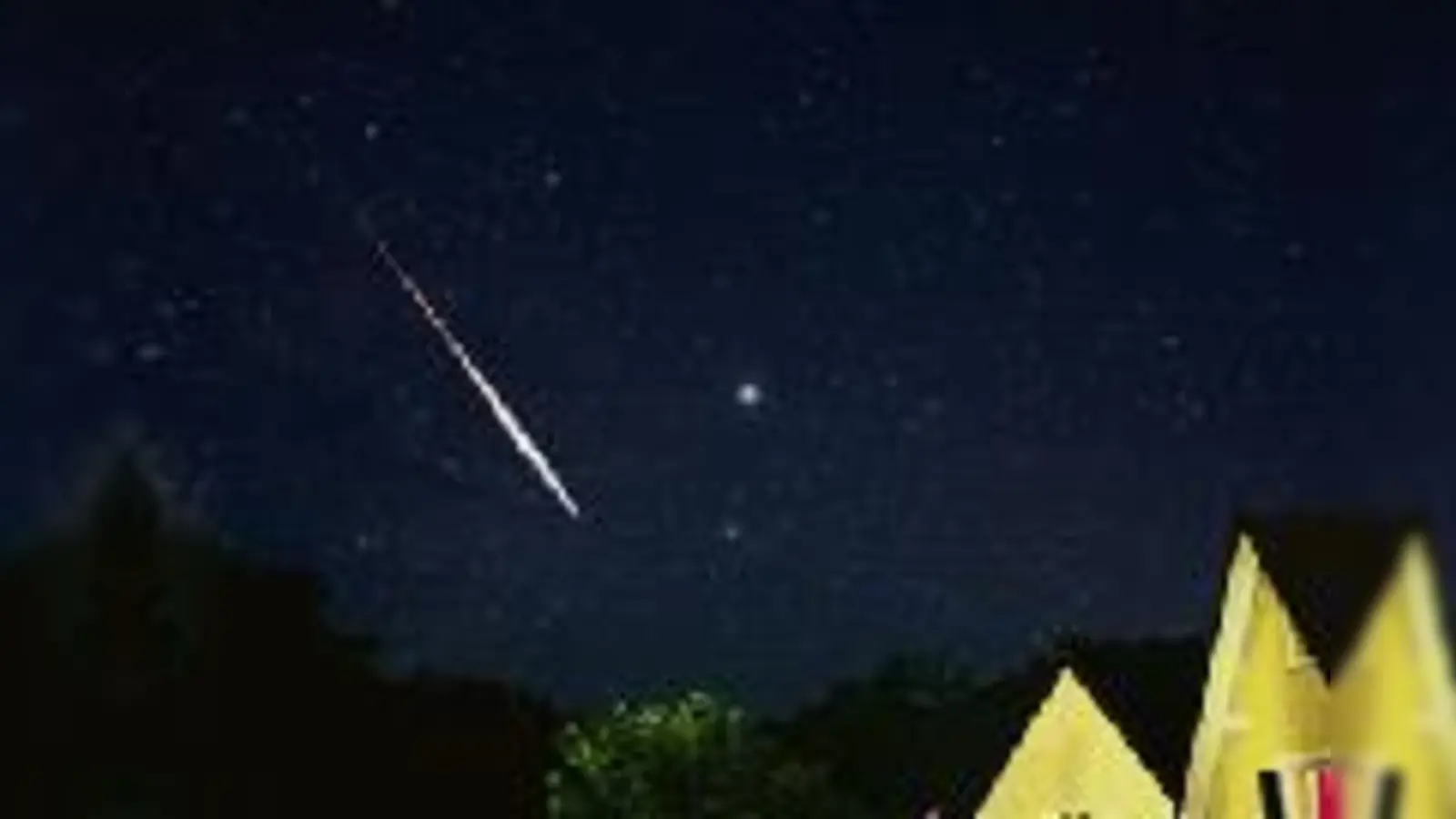 Am Wochenende ist ein Sternschnuppen-Regen angesagt: Also nix wie raus in die Natur, denn nur ohne künstliche Lichtquellen sind die leuchtenden Wünscheerfüller zu erkennen.  (Foto: VA)