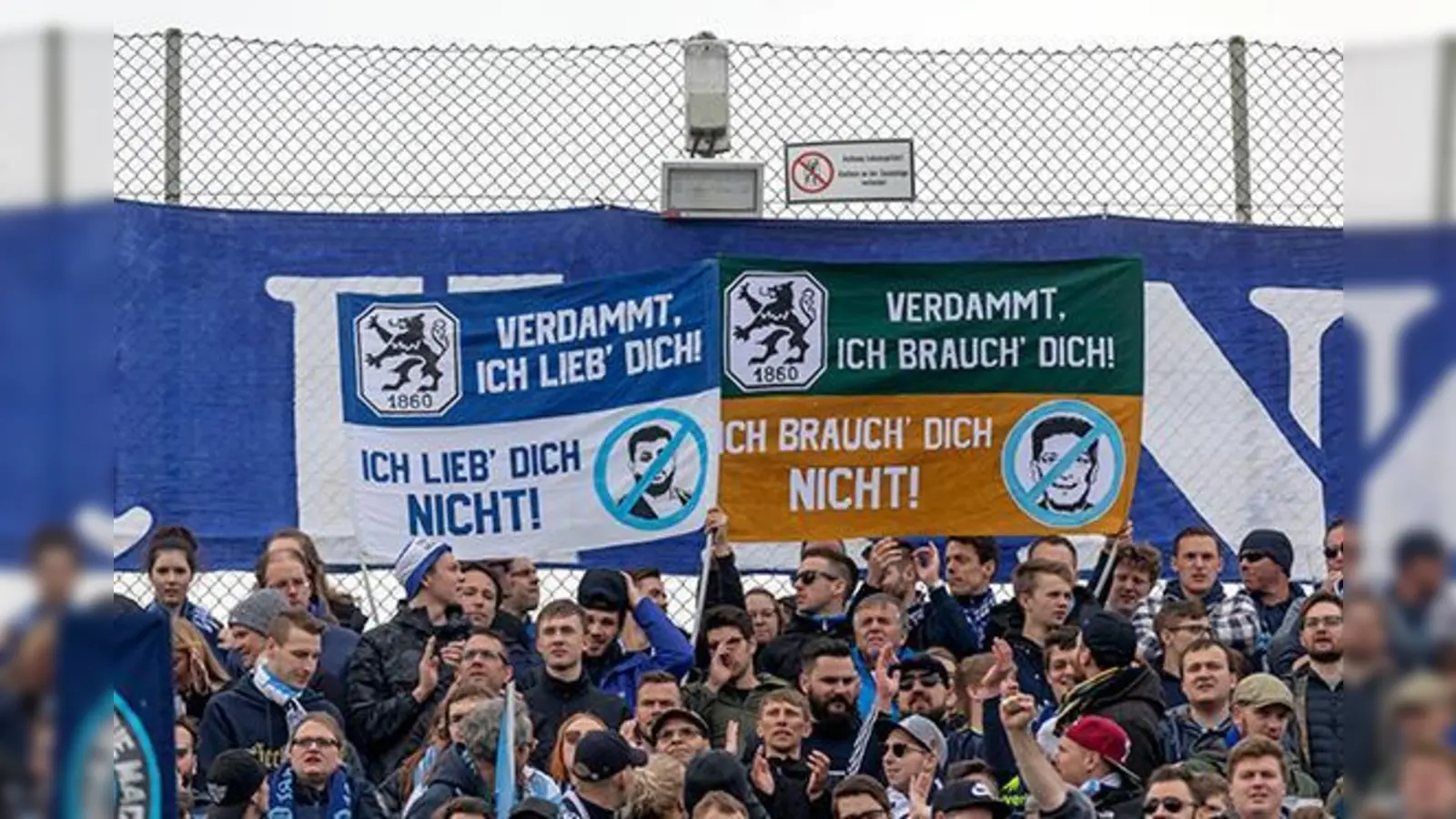 Stein des Anstoßes: Banner in der Fankurve.  (Foto: Anne Wild)