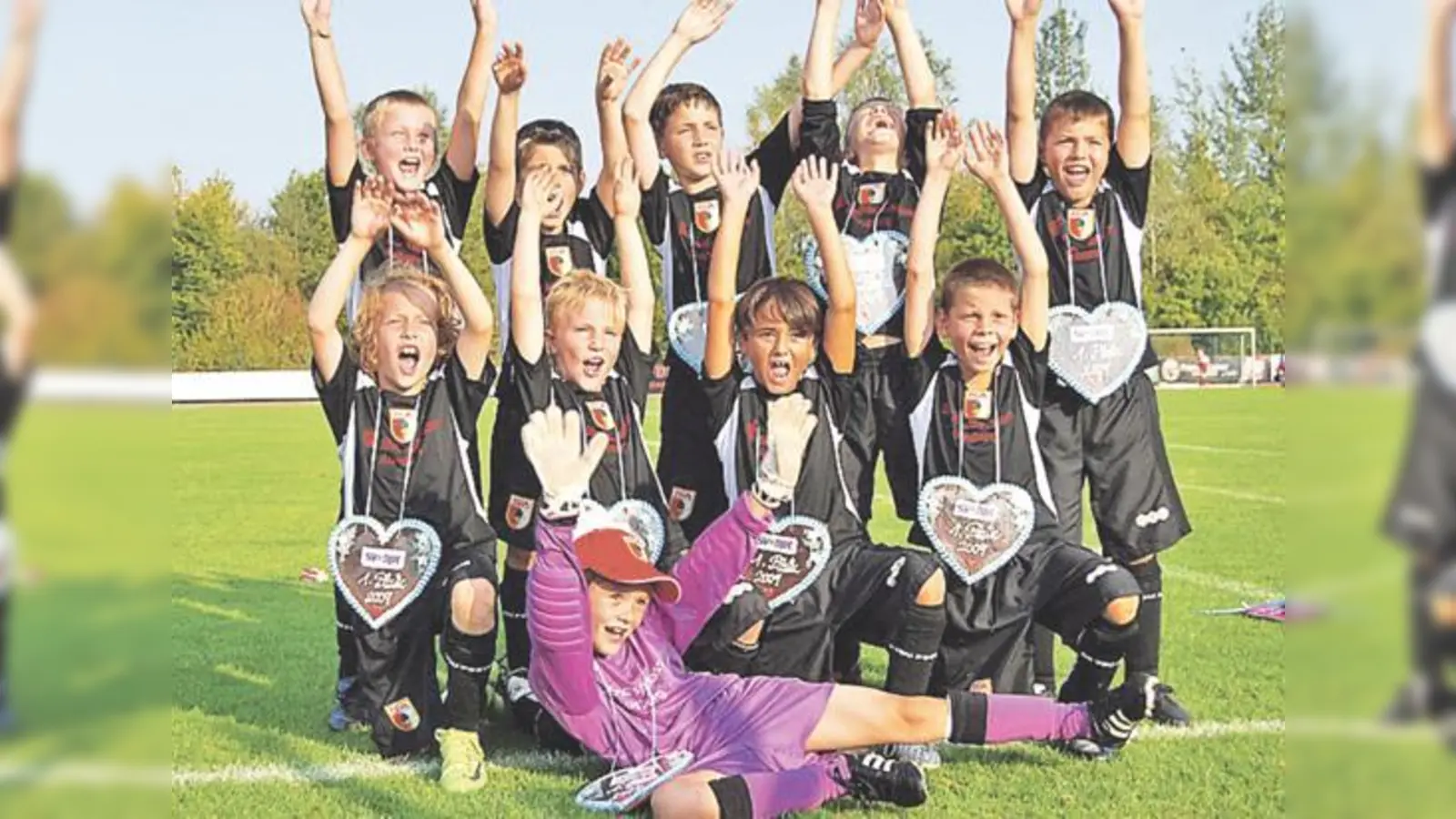 Auch der Vorjahressieger FC Augsburg ist wieder beim Jugend Fußball-Turnier dabei.  (Foto: Veranstalter)